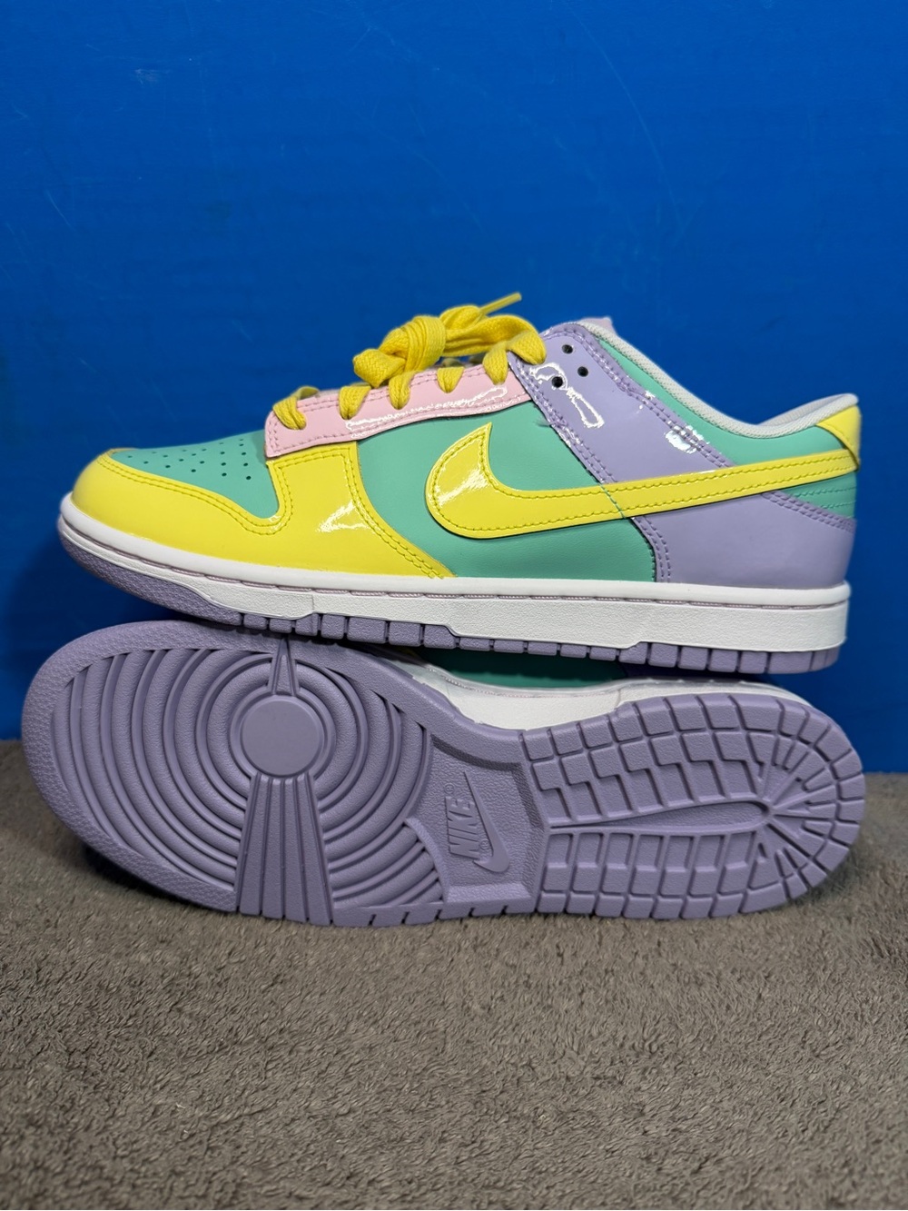 Nike dunk Easter 
Brand new